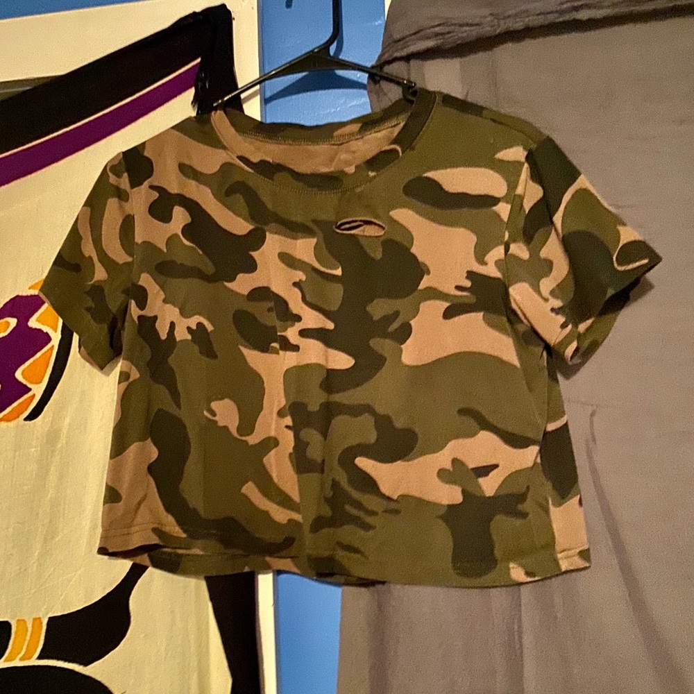 Women’s Camo Crop Top
